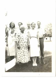 b1-59 Lara Baker and relatives